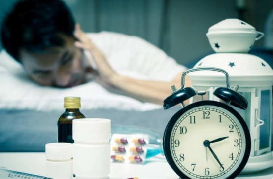 重庆哪家医院能治疗失眠？失眠患者睡前为何不能频繁查看时间？对入睡会产生哪些负面影响？