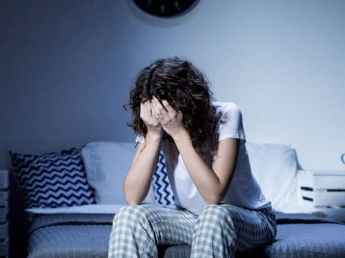 重庆睡眠专科医院推荐-心理压力导致的慢性失眠，和生理性失眠的症状区别是什么？
